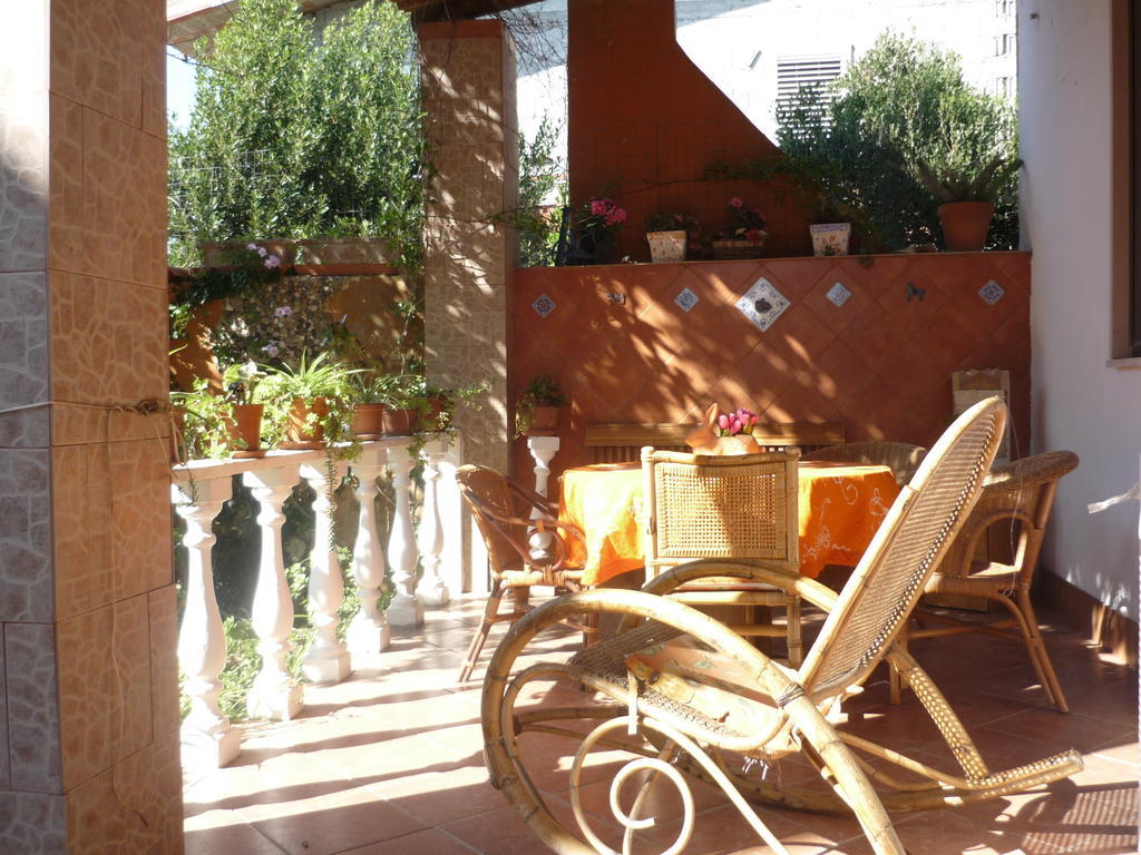 B&B Marino E Lily Baratili San Pietro Habitación foto