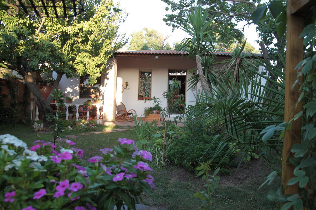 B&B Marino E Lily Baratili San Pietro Habitación foto